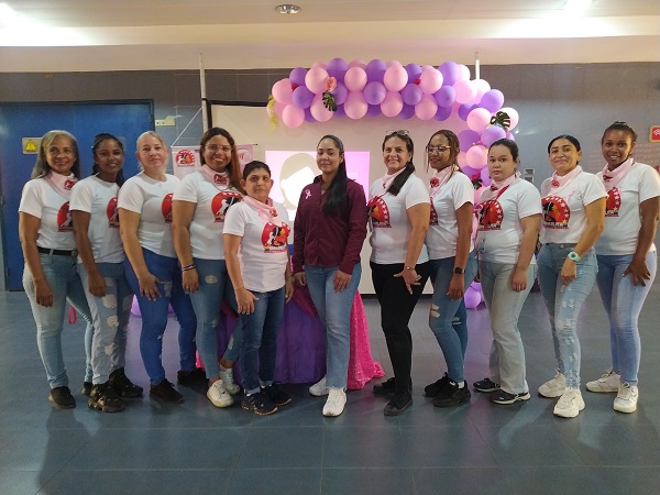 "Metro de Valencia se viste de rosa"