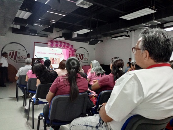 En el Día Mundial de la Lucha Contra el Cáncer de Mama, “Metro de Valencia Se Viste de Rosa”